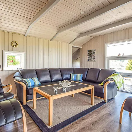 Amazing Home In Borkop With Sauna * בורקופ