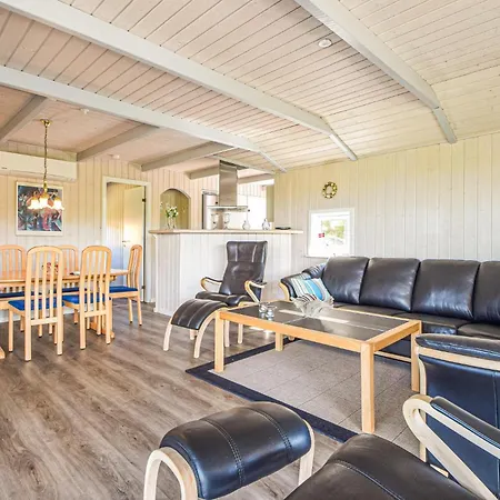 Amazing Home In Borkop With Sauna בית נופש בורקופ